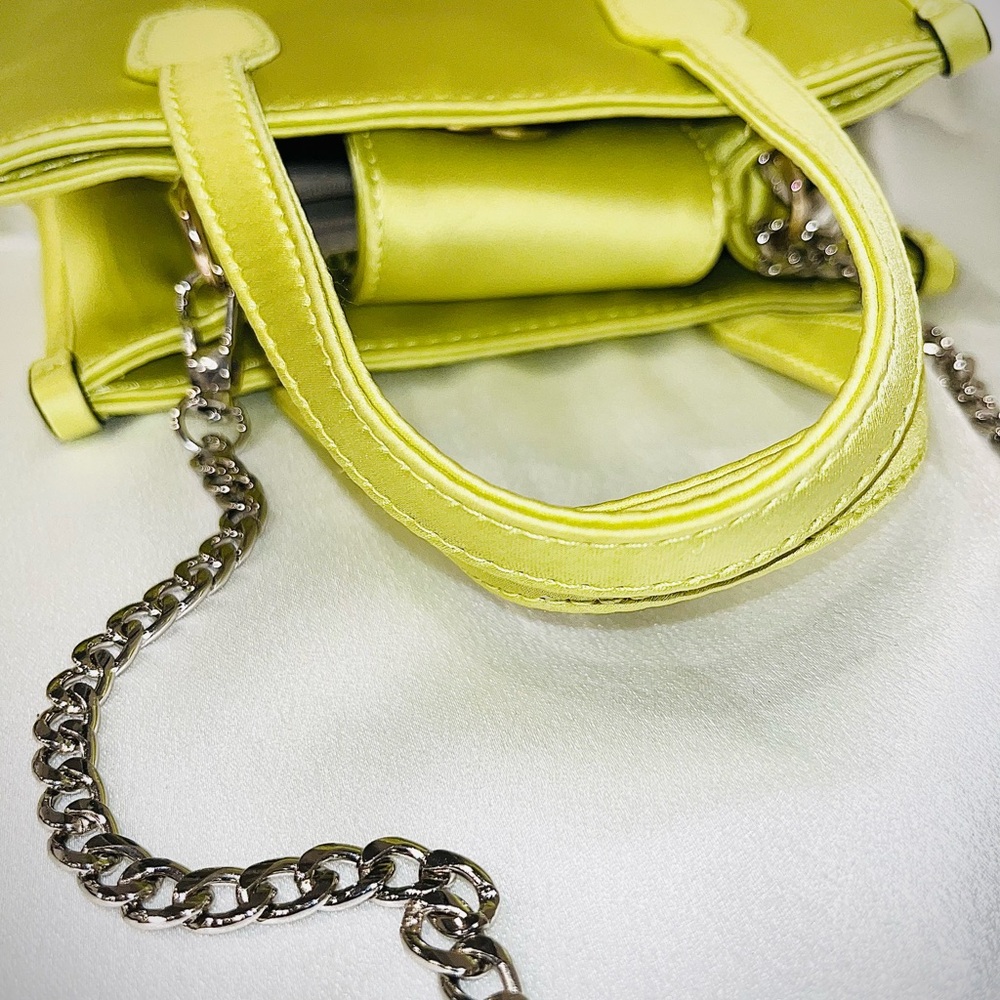 💚 GUESS Lime Green Mini Tote – Y2K Era - Picture 4 of 12